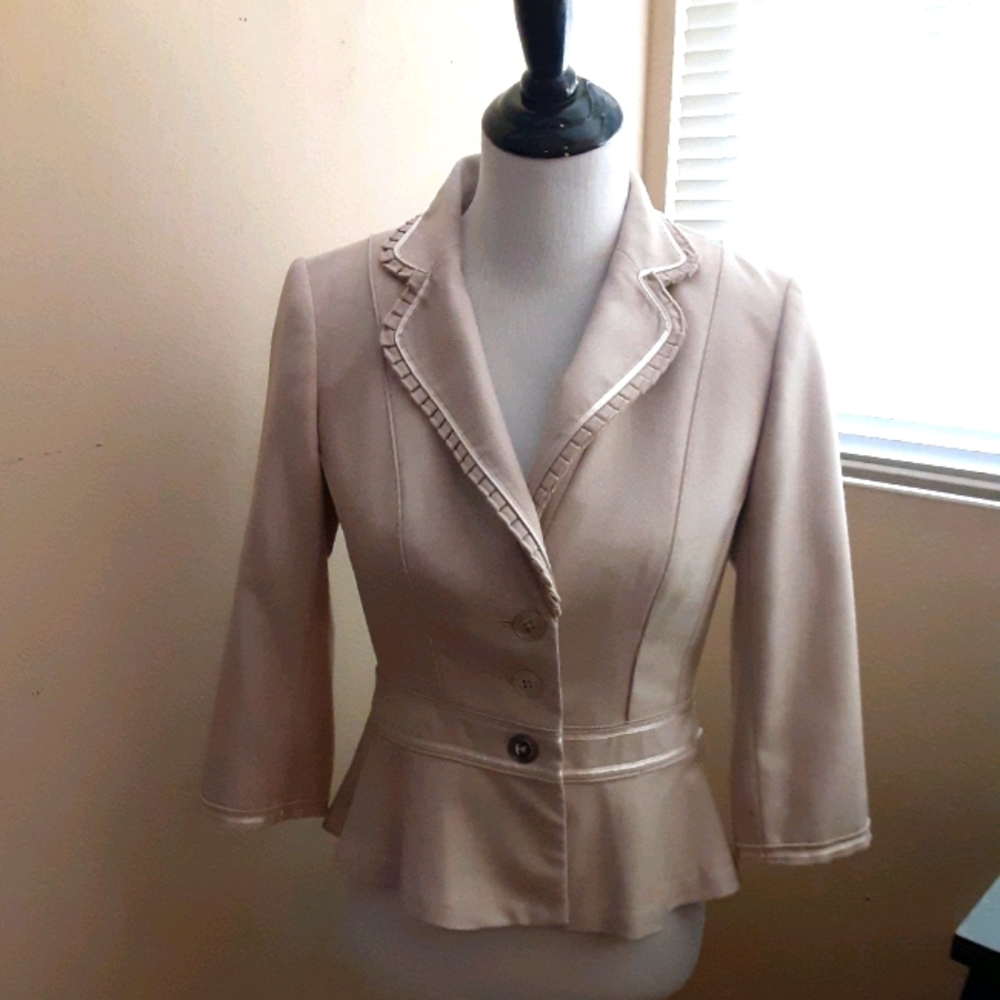 Jacket Beautifully lined.